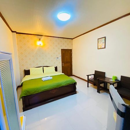 Hotel Rak Ban Kerd House Ko Sichang Exterior foto