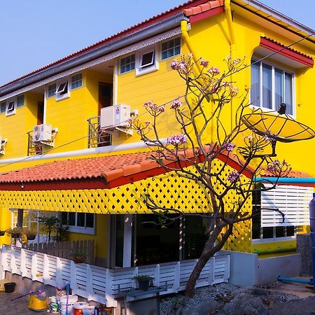 Hotel Rak Ban Kerd House Ko Sichang Zimmer foto