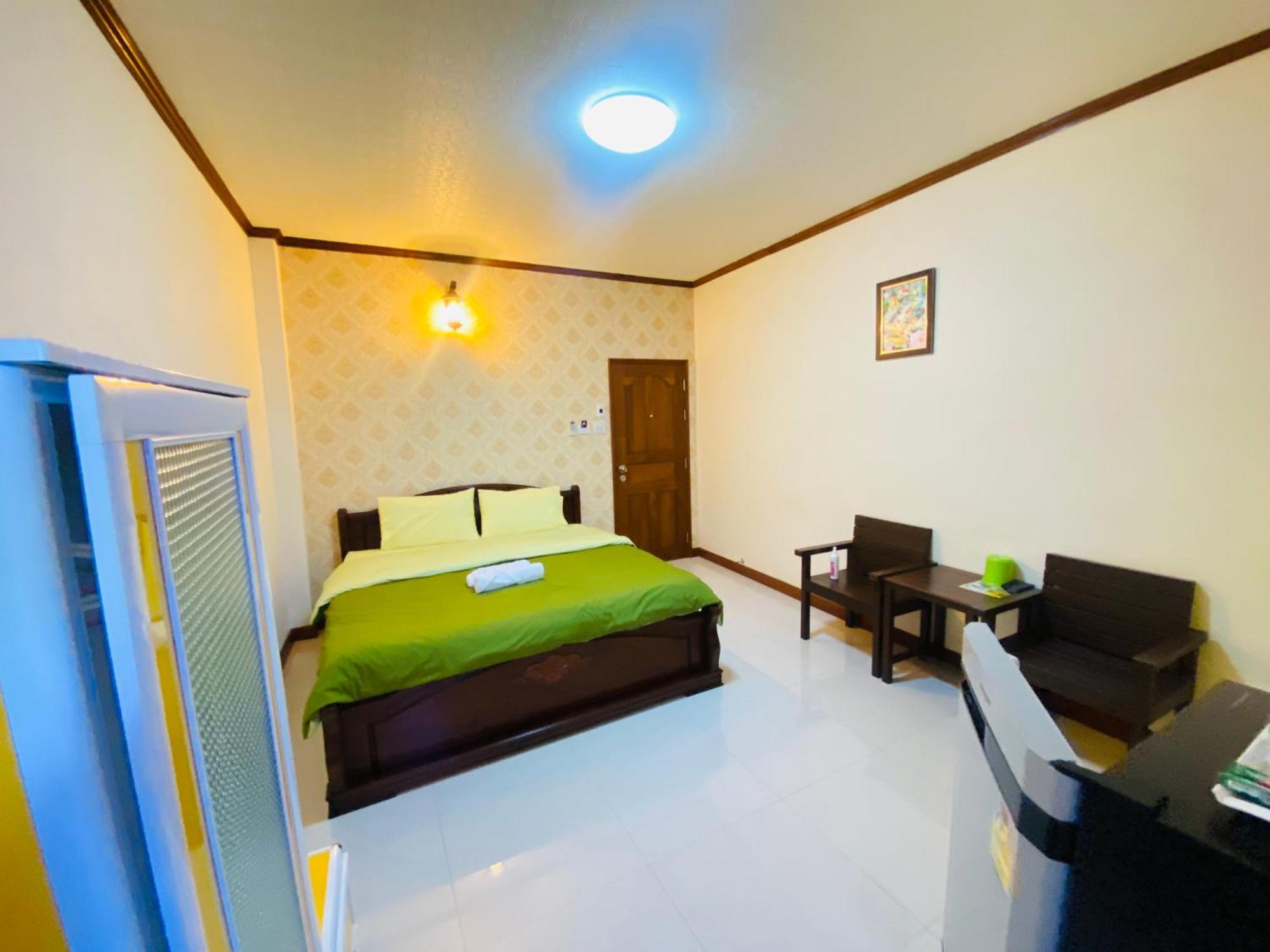 Hotel Rak Ban Kerd House Ko Sichang Exterior foto
