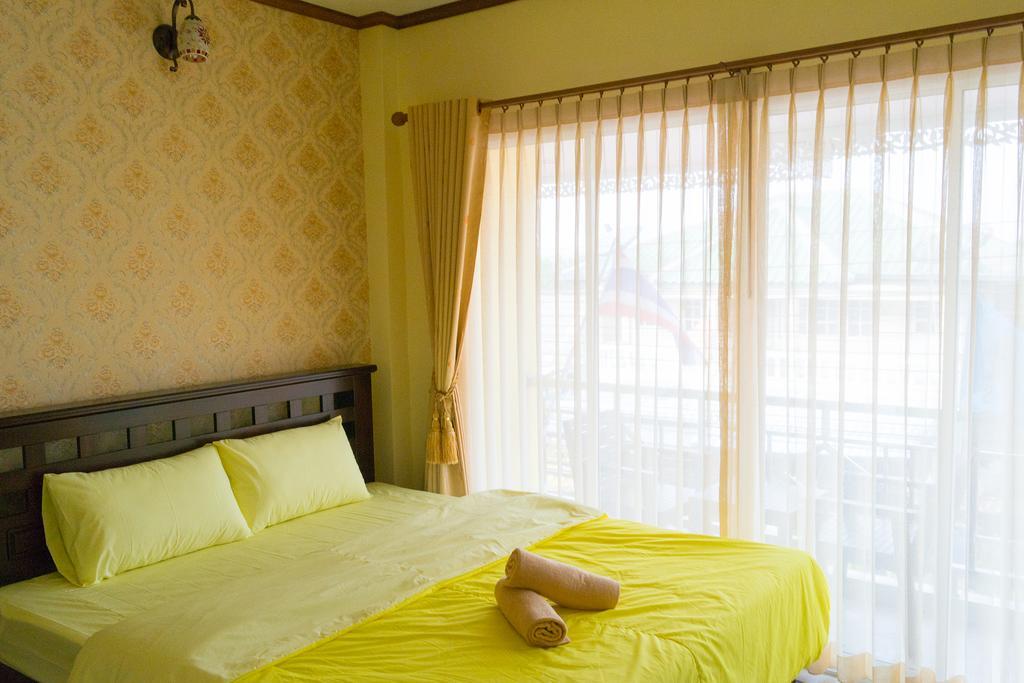 Hotel Rak Ban Kerd House Ko Sichang Zimmer foto