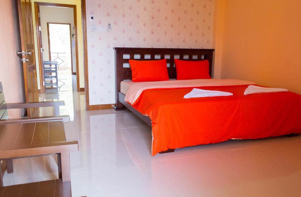 Hotel Rak Ban Kerd House Ko Sichang Zimmer foto