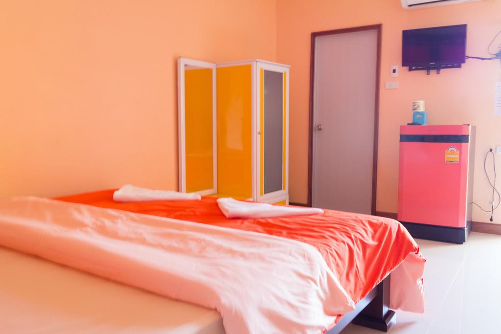 Hotel Rak Ban Kerd House Ko Sichang Zimmer foto